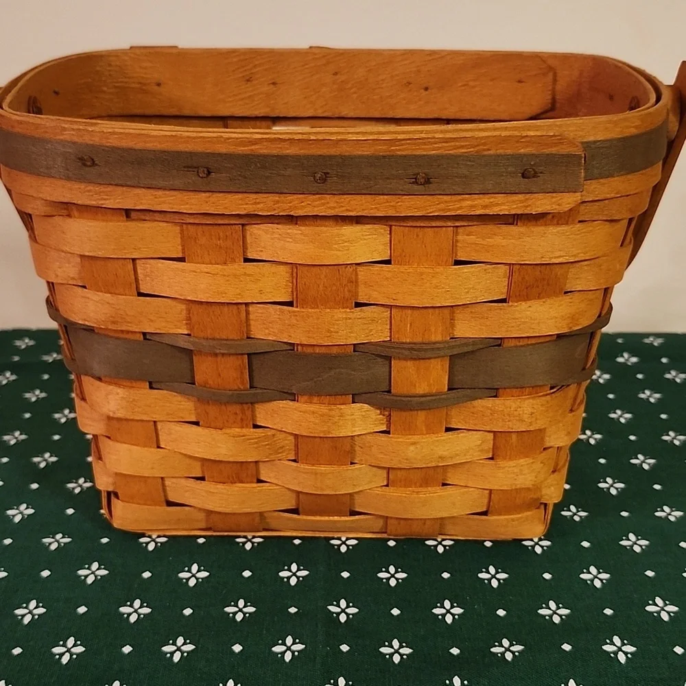 Longaberger 1989 Holiday Memory Basket